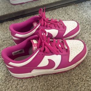 Nike Dunk Low Active Fuchsia size 7Y